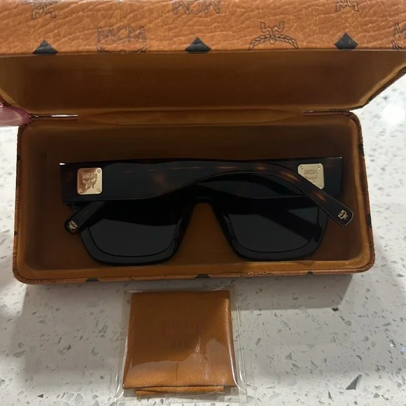 New Authentic MCM Sunglasses - Picture 2 of 2